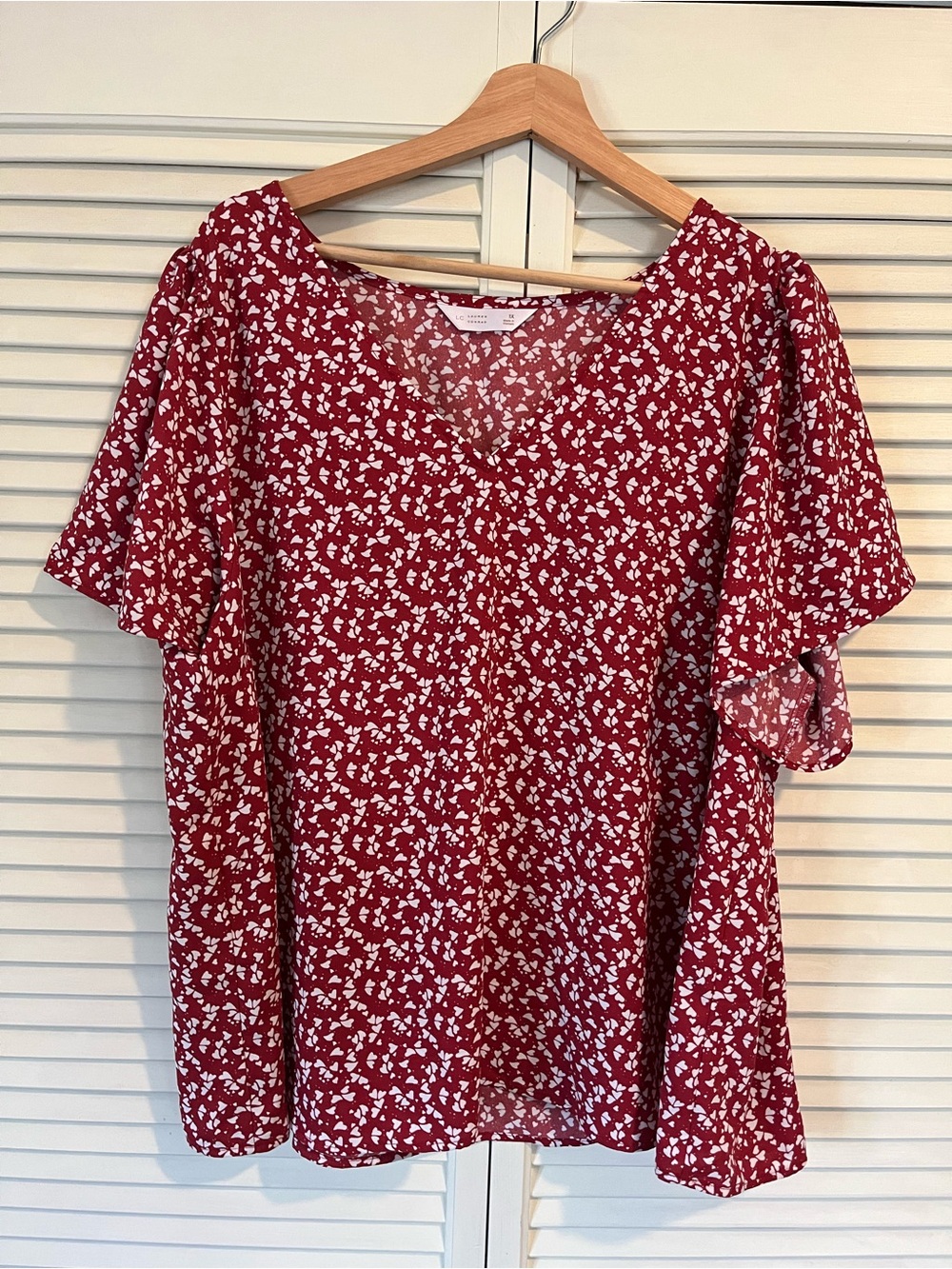 LC Lauren Conrad Red V-Neck Flutter Sleeve Blouse